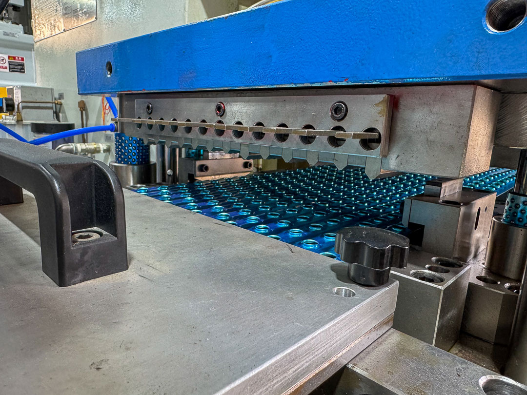 Wavy vs Louvered vs Smooth Fins: Cooling Efficiency